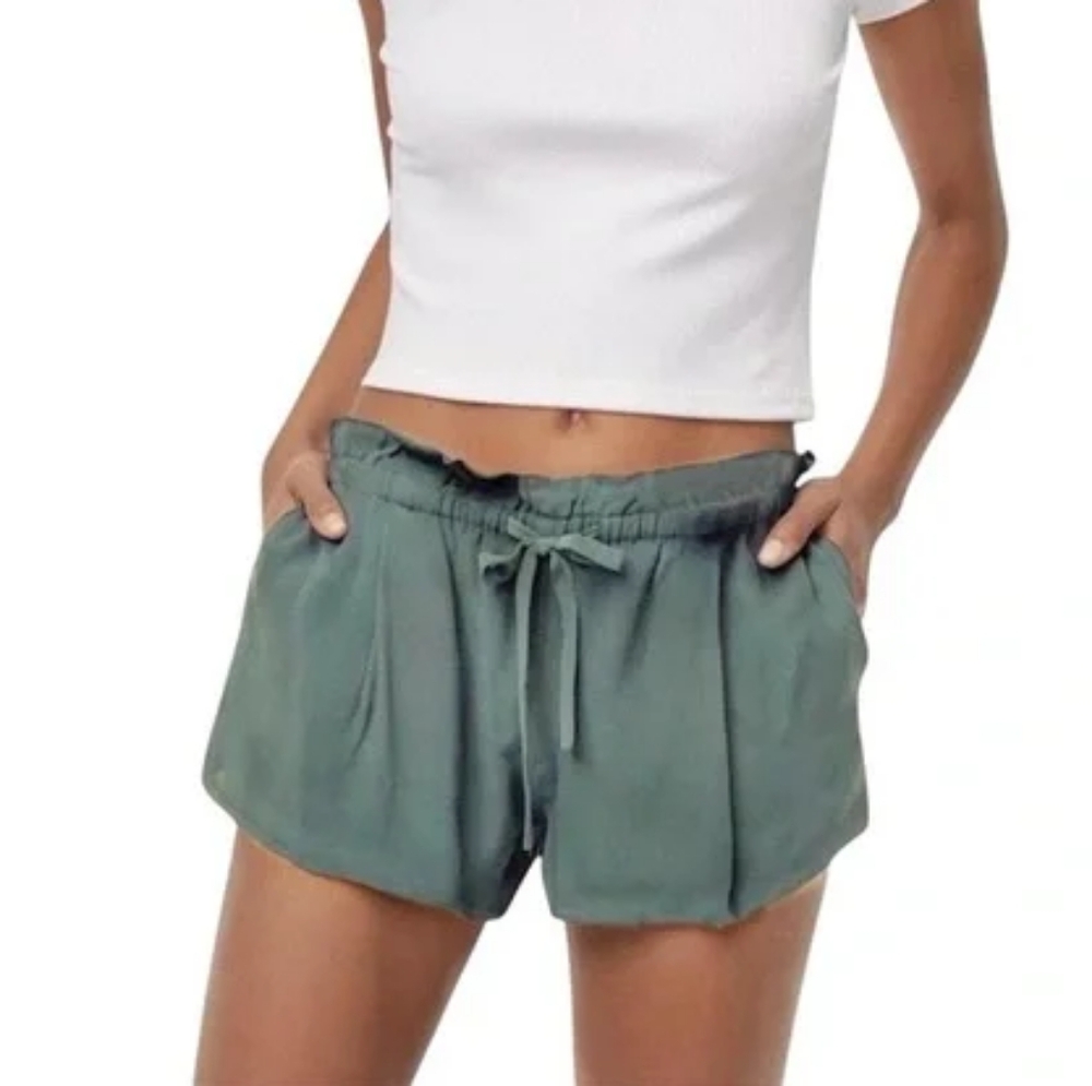 Wilfred Red Crepe Shorts